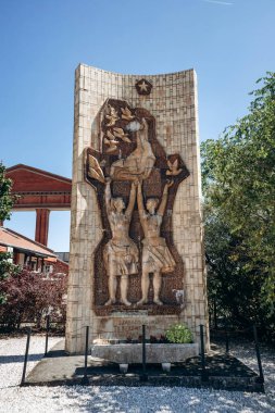 Budapeşte, Macaristan - 10 Ağustos 2024: Sovyet-Macar Dostluğu, sanatçı Buza Barna, 1975. Hatıra Parkı