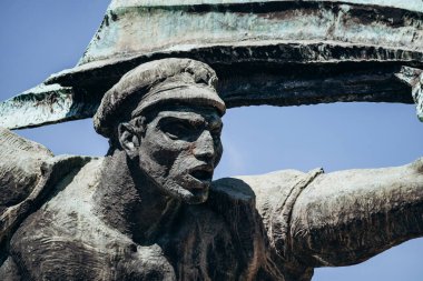 Budapeşte, Macaristan - 10 Ağustos 2024: Konsey Anıtı Cumhuriyeti, sanatçı Istvan Kiss, 1969. Hatıra parkı.