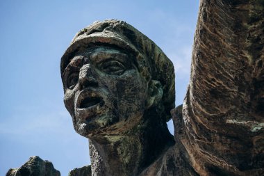 Budapeşte, Macaristan - 10 Ağustos 2024: Konsey Anıtı Cumhuriyeti, sanatçı Istvan Kiss, 1969. Hatıra parkı.