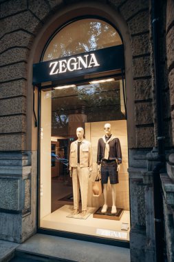 Budapeşte, Macaristan - 10 Ağustos 2024: Zegna merkez Budapeşte 'deki mağaza cephesi