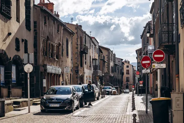 Eski çeyreklik ve Clermont-Ferrand 'ın bir parçası olan Montferrand' ın detayları.