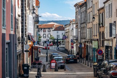 Eski çeyreklik ve Clermont-Ferrand 'ın bir parçası olan Montferrand' ın detayları.