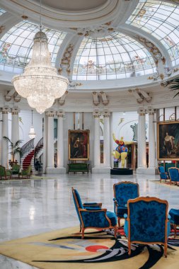 Güzel, Fransa - 16 Temmuz 2024: Negresco Oteli 'ndeki ünlü Kraliyet Salonu