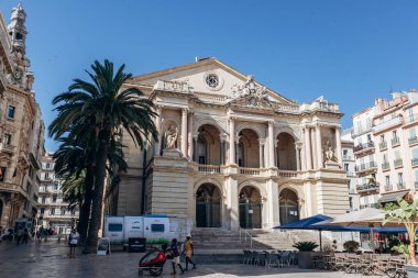 Toulon, Fransa - 10 Temmuz 2024: Güney Fransa 'nın eski şehir merkezi