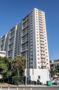 Toulon, Fransa - 10 Temmuz 2024: Toulon 'da deniz kenarında yapıcı binalar