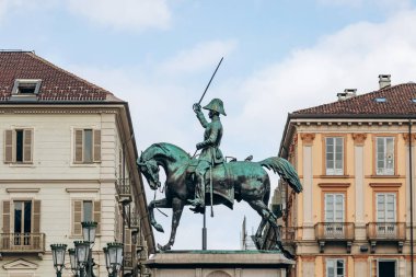 Torino, İtalya - 6 Ekim 2024: Carlo Alberto Anıtı, Torino