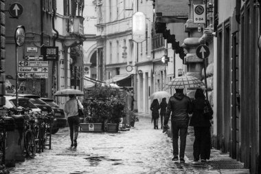 Bologna, İtalya - 6 Ekim 2024: Bolonya 'nın merkezinde sokak ve mimari