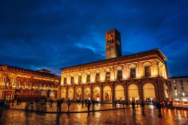 Palazzo del Podesta 'da, Piazza Maggiore' da, Bologna 'nın merkez meydanı.