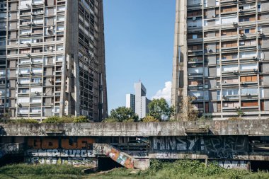 Zagreb, Hırvatistan - 15 Ağustos 2024: Rakete (Roketler), Zagreb 'de Richterovi Neboderi (Richter Gökdelenleri) olarak da bilinen Sovyet binaları. 1968 'de tamamlandı, eski Yugoslavya