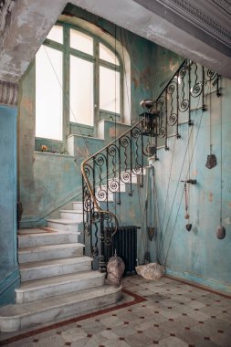 Nice, Fransa - 29 Haziran 2024 Terk edilmiş Villa Cameline, şimdi en iyi modern sanat mekanlarından biri.