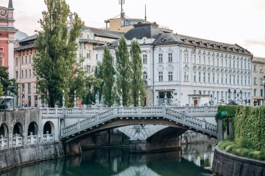 Ljubljana 'nın merkezindeki Üçlü Köprü, 1842' de inşa edildi.