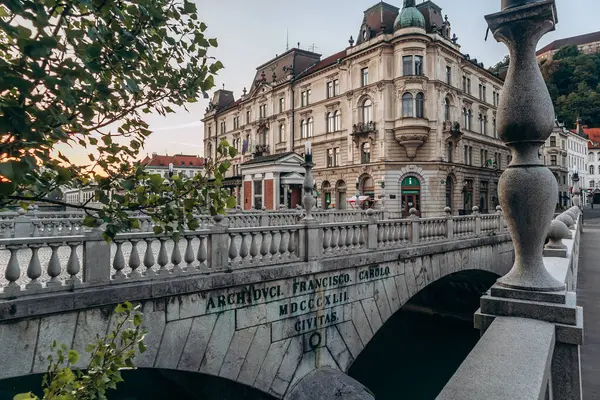 Ljubljana 'nın merkezindeki Üçlü Köprü, 1842' de inşa edildi.
