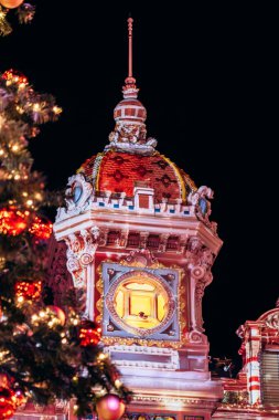 Monako 'daki Monte Carlo Kumarhanesi' nin Noel 'den önce yakın çekimi.
