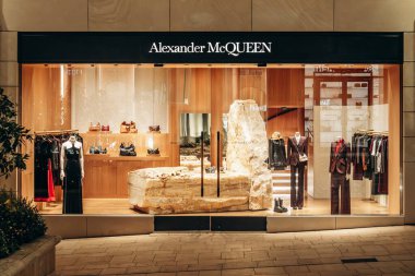 Monte Carlo, Monaco 'daki Alexander McQueen butik cephesi