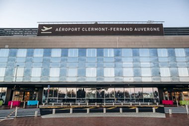 Clermont-Ferrand Auvergne Havaalanı Clermont-Ferrand şehrine hizmet vermektedir.