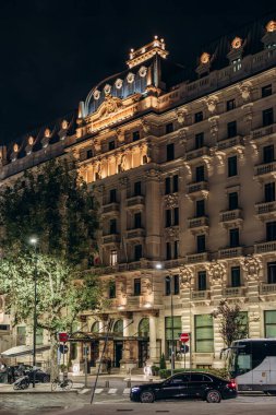 Milan, İtalya - 19 Ağustos 2024: Milano 'daki Albergo Gallia Oteli cephesi