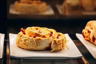 Porto 'nun merkezindeki bir fırında geleneksel hamur işleri ve tatlılar, Portekiz mutfağının mirasını gözler önüne seriyor.