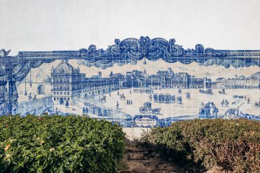 Lizbon, Portekiz - 28 Aralık 2024: Lizbon 'da manzaralı bir bahçe olan Jardim Julio de Castilho' da güzel tarihi azulejo fayansları