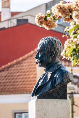 Lizbon, Portekiz - 28 Aralık 2024: Lizbon 'da manzaralı bir bahçe olan Jardim Julio de Castilho' da güzel tarihi azulejo fayansları