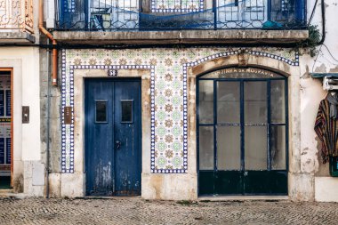 Lizbon şehir merkezindeki tarihi cephe ikonik azulejo fayanslarıyla kaplı.