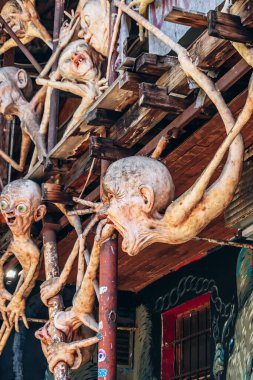 Ljubljana, Slovenya - 15 Ağustos 2024: Ljubljana 'daki Metelkova bölgesi, alternatif sanat ve toplum alanları ile tanınan özerk bir sosyal ve kültürel merkez