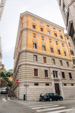 Trieste, İtalya - 18 Ağustos 2024 Trieste 'nin kalbinde güzel bir cadde