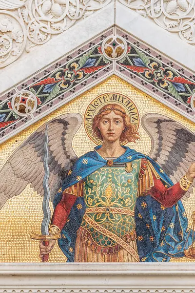 Trieste, İtalya - 18 Ağustos 2024: Carlo Maciachini tarafından tasarlanan Sırp Ortodoks Saint Spyridon Kilisesi, Bizans mimarisini Canal Grande yakınlarında sergiledi