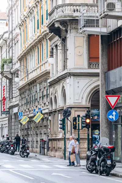 Trieste, İtalya - 18 Ağustos 2024 Trieste 'nin kalbinde güzel bir cadde