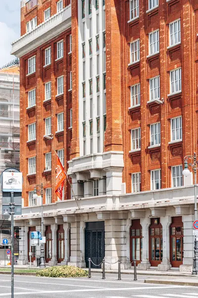 Trieste, İtalya - 18 Ağustos 2024 Trieste 'nin kalbinde güzel bir cadde