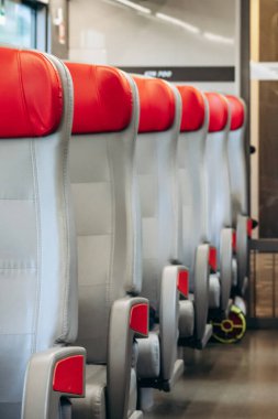 Trieste, İtalya - 18 Ağustos 2024: Modern tasarım ve rahat yolcu koltukları içeren bir İtalyan Frecciarossa yüksek hızlı treninin içinde