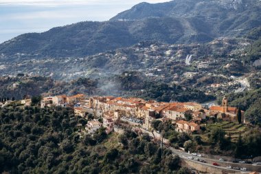 Menton yakınlarında yer alan Castellar 'ın küçük bir köyünde pitoresk manzaralar ve geleneksel Provencal mimari sunuluyor.