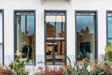 Nice, Fransa - 26 Ocak 2025: Nice 'deki Verdun Bulvarı' ndaki Saint Laurent mağazası