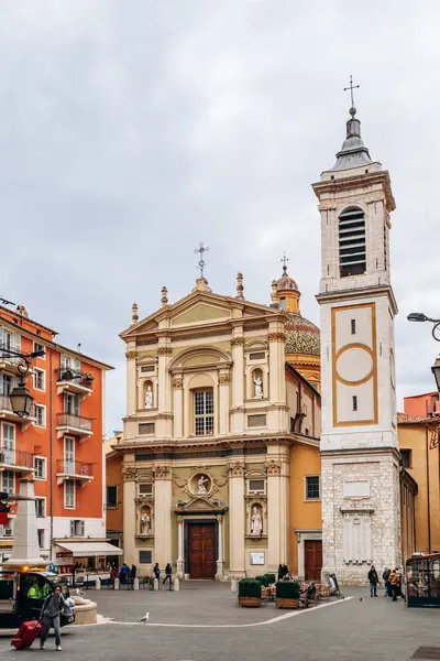 Nice, Fransa - 26 Ocak 2025: Rossetti ve Sainte Tamir Katedrali Nice 'in eski kasabasında yer almaktadır.