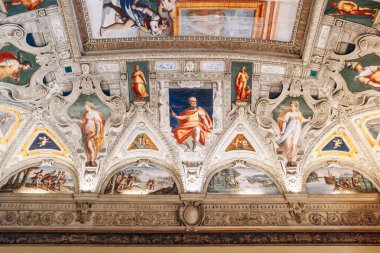 Cenova, İtalya - 22 Eylül 2024: Cenova 'daki Palazzo Gerolamo Grimaldi Sarayı (Palazzo della Meridiana)