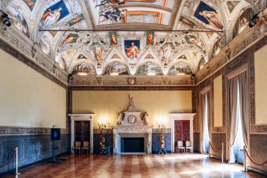 Cenova, İtalya - 22 Eylül 2024: Cenova 'daki Palazzo Gerolamo Grimaldi Sarayı (Palazzo della Meridiana)