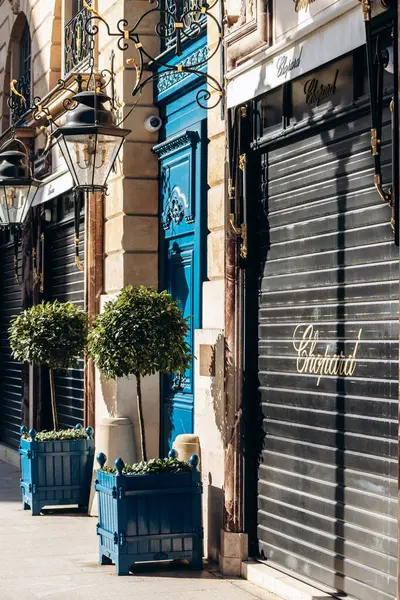 Paris, Fransa - 23 Şubat 2025: Vendome Meydanı yakınlarındaki Chopard butik cephesi