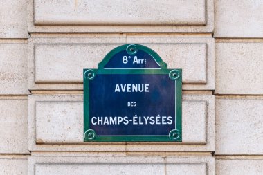 Champs Elysees sokak tabelası taş duvarda, 8. bölge.