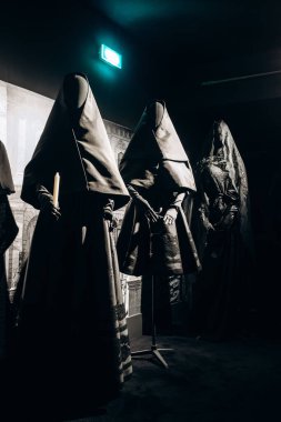 Paris, Fransa - 23 Şubat 2025: Grand Palais 'de Dolce Gabbana sergisi, ilk defa lüks moda evinin benzersiz eserlerini bir araya getirdi.