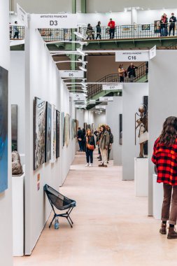 Paris, Fransa - 22 Şubat 2025: Le Salon des Artistes Francais 2025 - Colbert döneminden beri Grand Palais 'te kurulan tarihi sanat sergisi