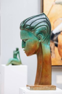 Paris, Fransa - 22 Şubat 2025: Le Salon des Artistes Francais 2025, Grand Palais 'teki tarihi sanat sergisi.