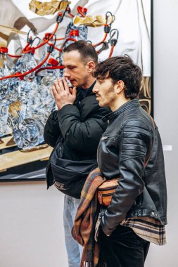 Paris, Fransa - 22 Şubat 2025: Le Salon des Artistes Francais 2025, Colbert döneminden bu yana Grand Palais 'te kurulan tarihi sanat sergisi