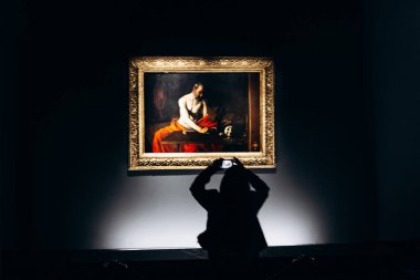 Valletta, Malta - 10 Nisan 2025: Caravaggios St Jerome Writing St Johns Co-Cathedral 'de sergilendi.