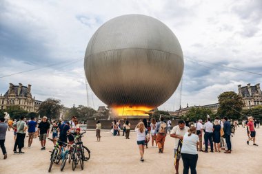 Paris, Fransa - 7 Eylül 2025: Olimpiyat Oyunları 2024 Kazan Tesisi Tuileries Garden 'da geçici sergi sırasında