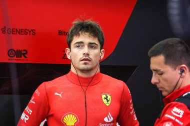  Charles Leclerc (MON) Ferrari F1-23 Ferrari Kutusu 'nda yapılan hazırlıklar sırasında ForMULA 1 GULF BAHRAIN GRAND PRIX 2023, SAKHIR, BAHRAIN, MARCH, 05 2023