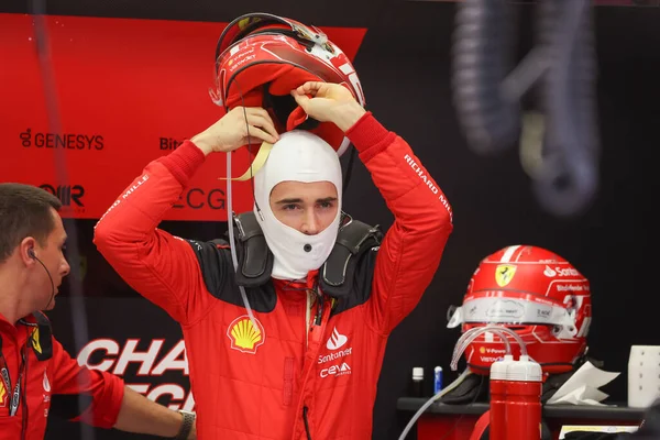 Charles Leclerc Mon Ferrari Ferrari Kutusu Nda Yapılan Hazırlıklar Sırasında — Stok fotoğraf