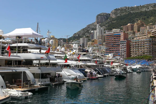 Monaco Harbor People Girls Yatch Part — Stock Photo, Image
