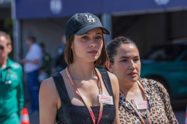 Paddock Formülünde Kız Misafir 