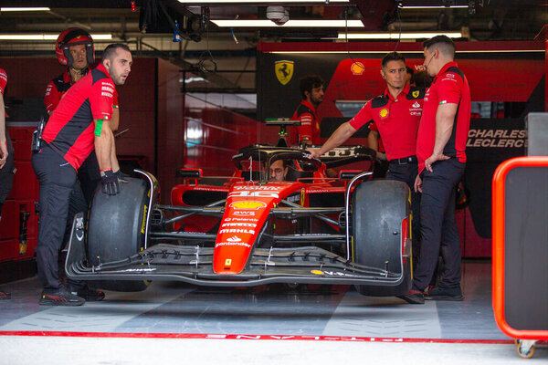  Scuderia Ferrari  mechanicals at work
