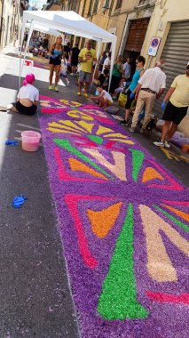 Processione dei Ceri ed kâfir / mum ve çiçek sergisi - Rieti, İtalya