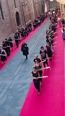 Processione dei Ceri ed infiorata / geçit töreni mumlar ve çiçek sergisi - Padua 'nın aziz Anthony heykeli, sadık Rieti' nin omuzlarında, İtalya